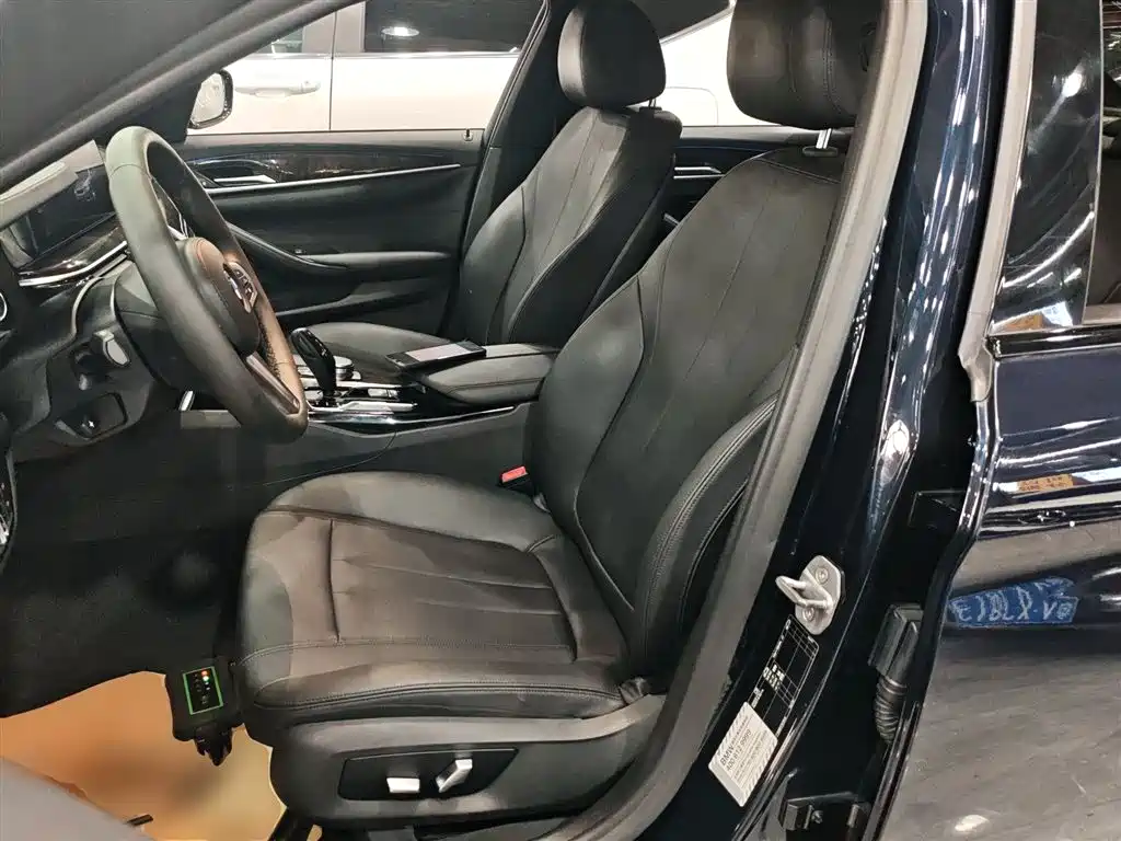 BMW 5 Series 2018 525Li M Sport Package фото 9