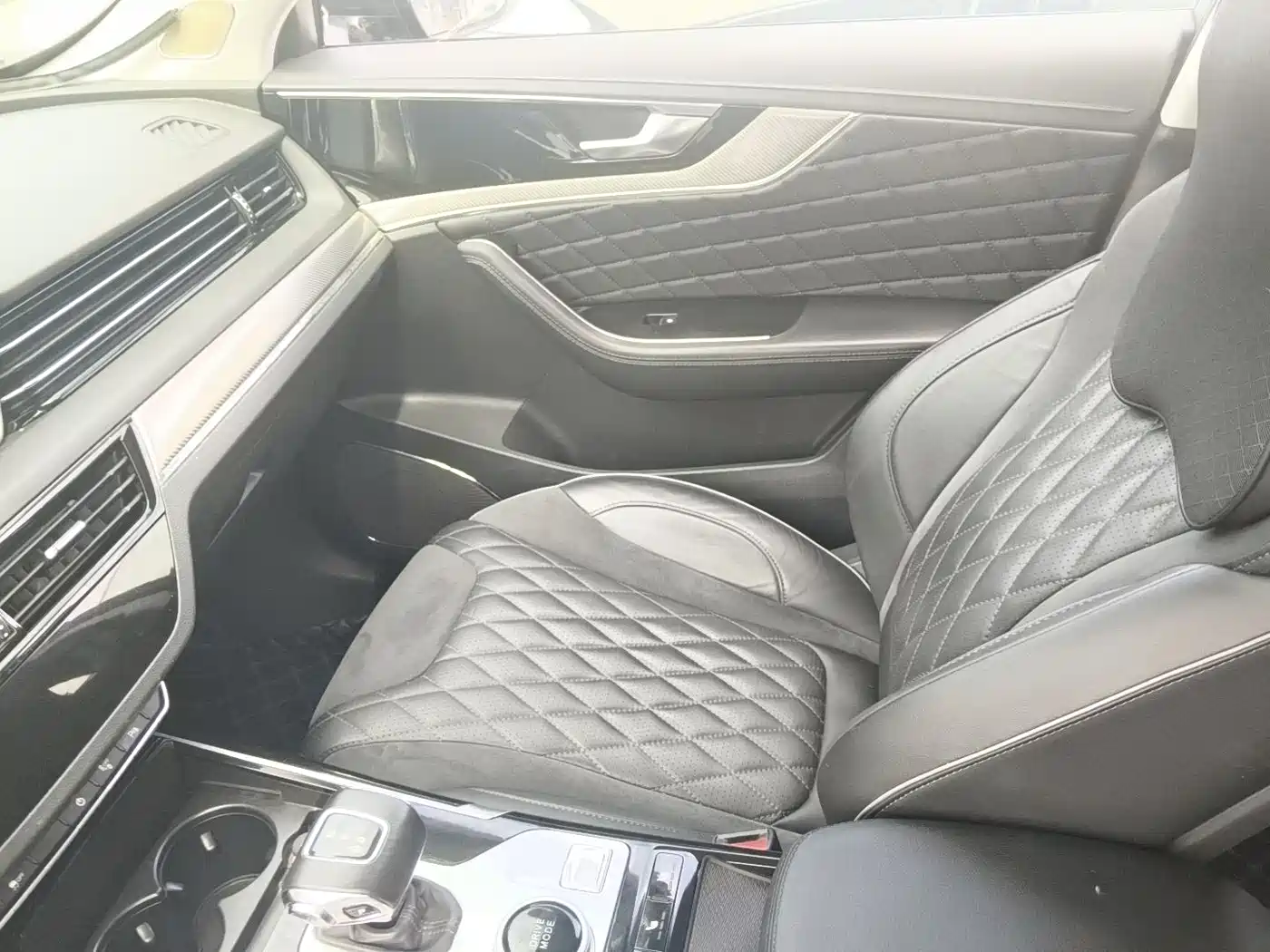 Hongqi HS5 2019 2.0T Smart Connect Enjoy Edition фото 4