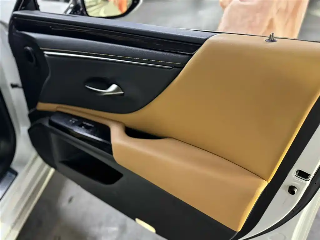 Lexus ES 2021 200 Excellence Edition фото 8