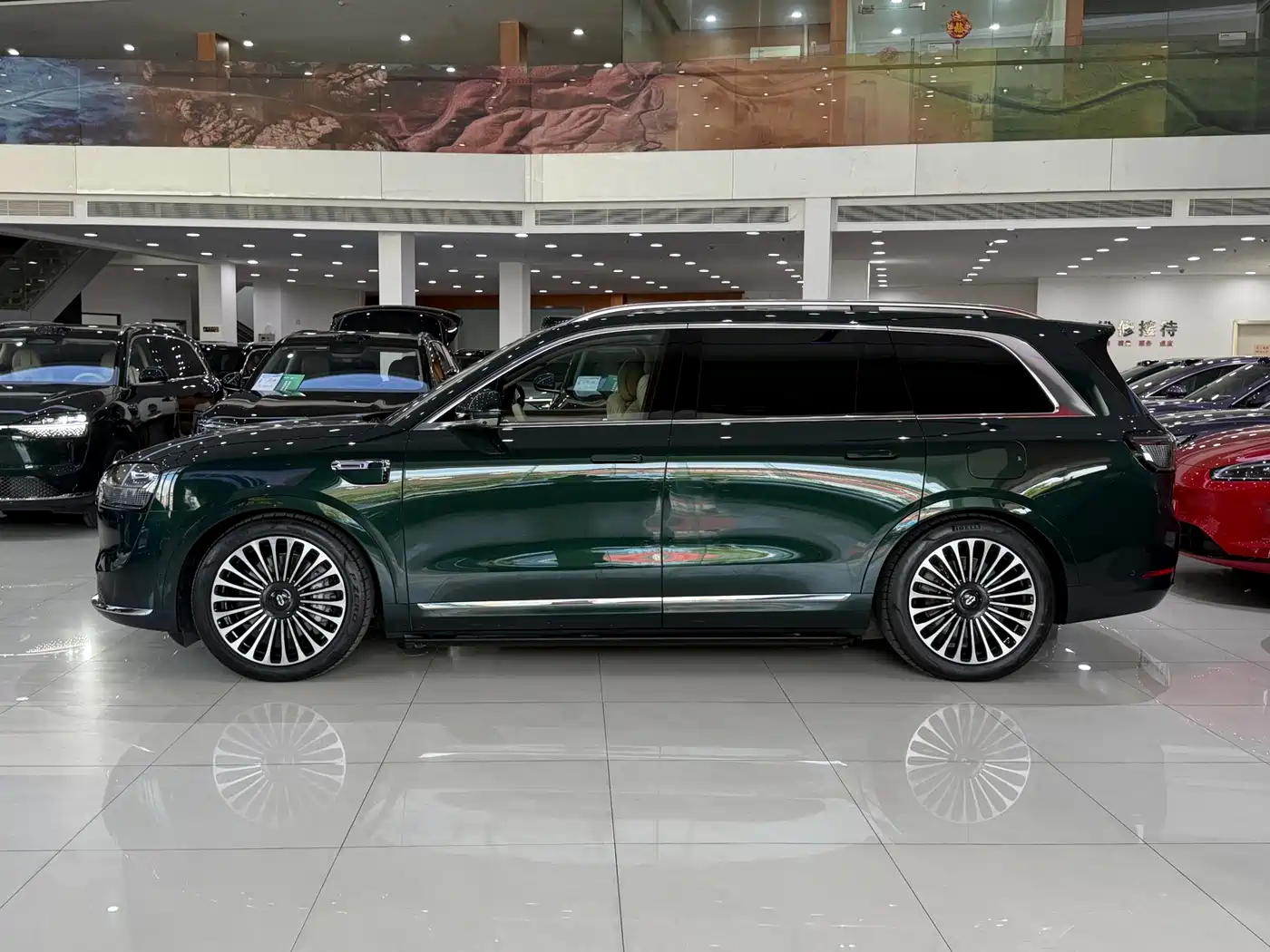 AITO Wenjie AITO M9 2025 Pure Electric Ultra 100kWh 6-Seater фото 6