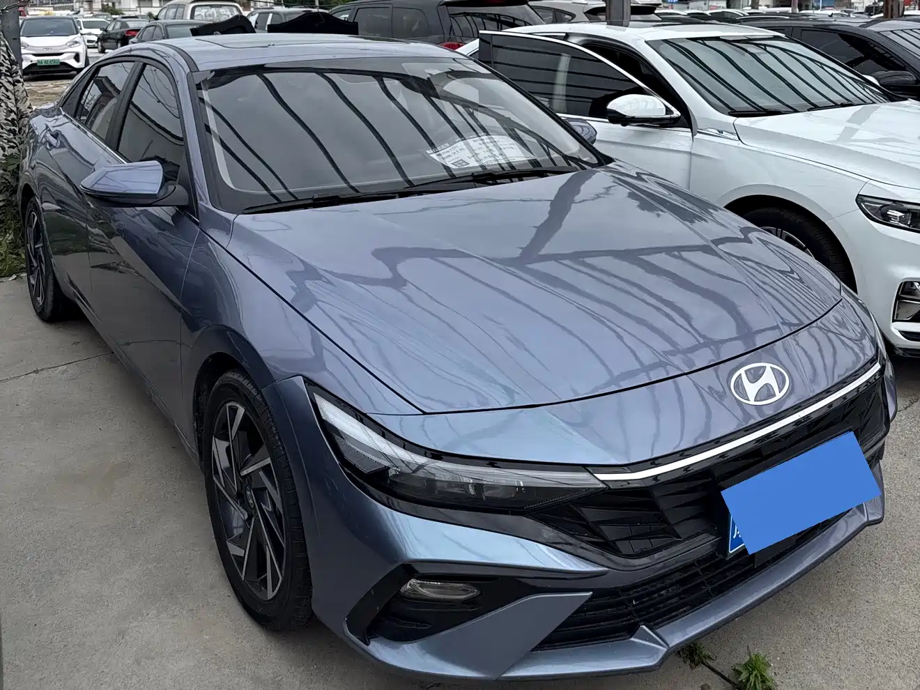Hyundai Elantra 2023 Model 1.5L CVT LUX Premium Edition фото 3
