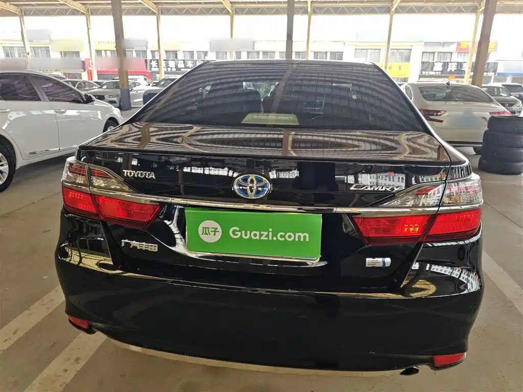Toyota Camry 2015 Dual Engine 2.5HG Luxury Navigation Edition фото 4