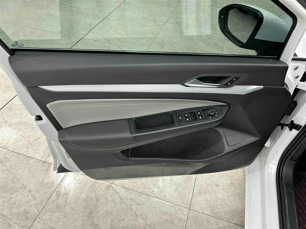 Volkswagen Golf 2023 280TSI DSG Pro фото 10