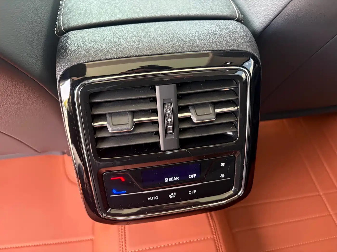 Volkswagen Passat 2025 Outstanding 380TSI Starlight Dragon Glory Edition фото 8