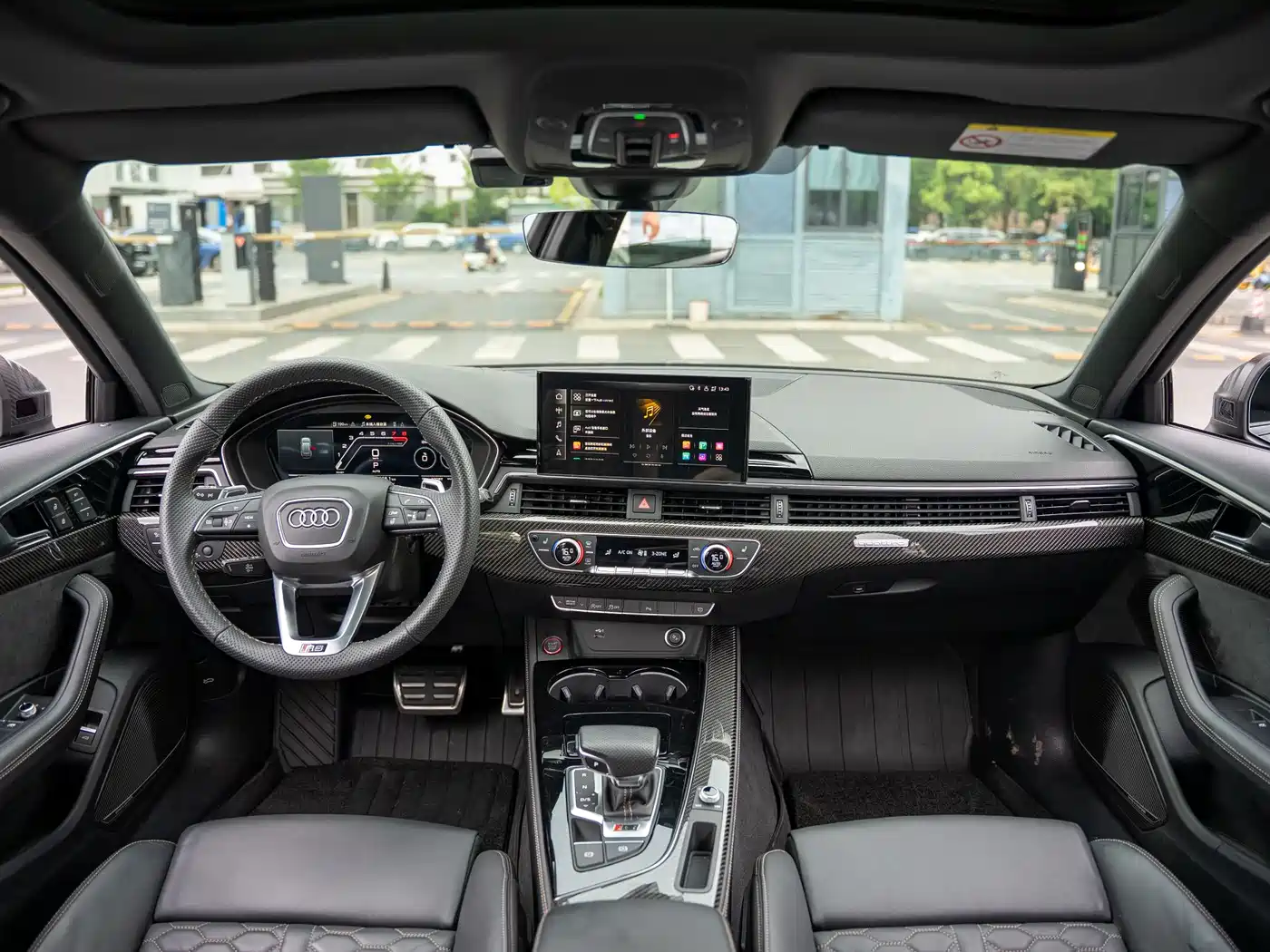 Audi RS 4 2023 Model RS4 Avant Dark Gold Edition фото 17