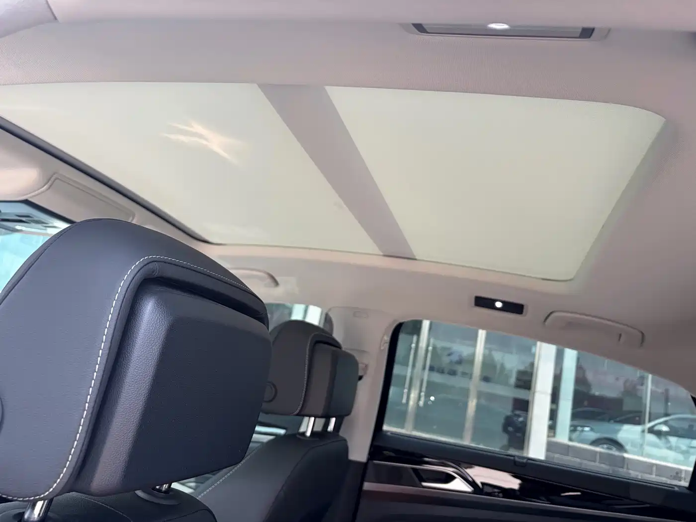 Volkswagen Passat 2025 Outstanding 380TSI Starlight Dragon Glory Edition фото 9