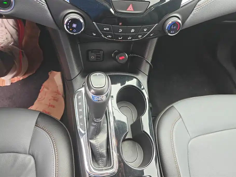 Chevrolet Cruze 2017 1.4T Hatchback DCT Leading Edge Edition фото 16