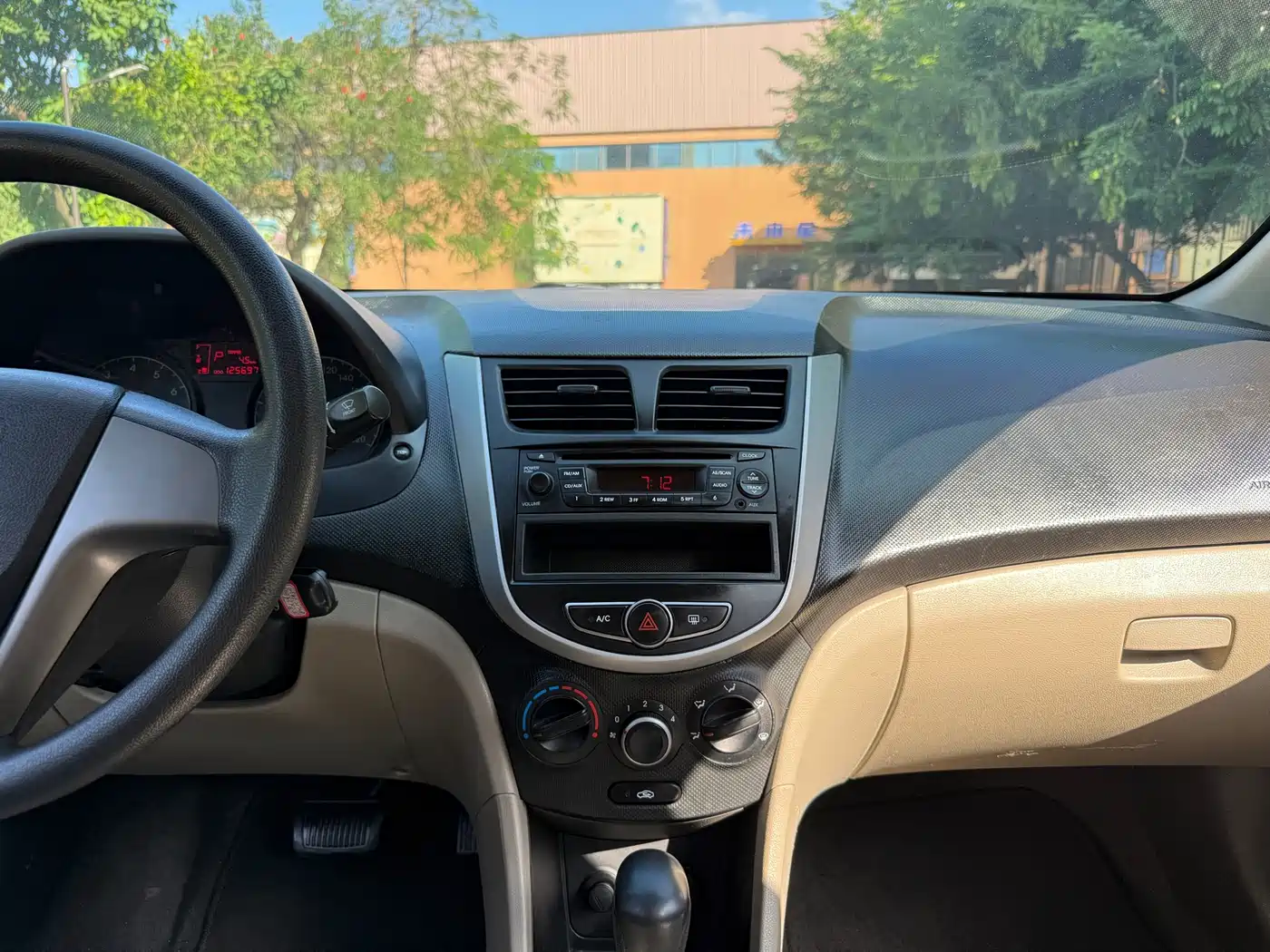 Hyundai Verna 2014 1.4L Automatic Smart GLS фото 14