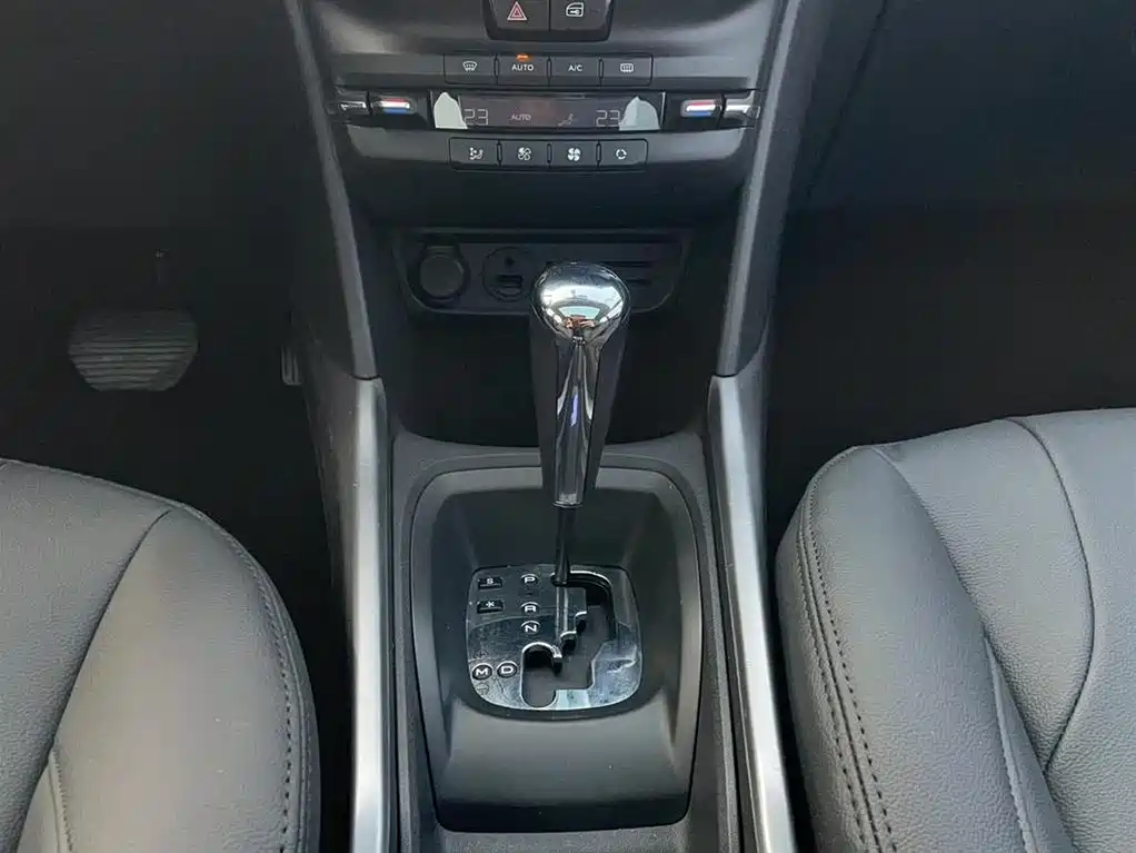 Peugeot 2008 2014 1.6L Automatic Fashion Edition фото 6