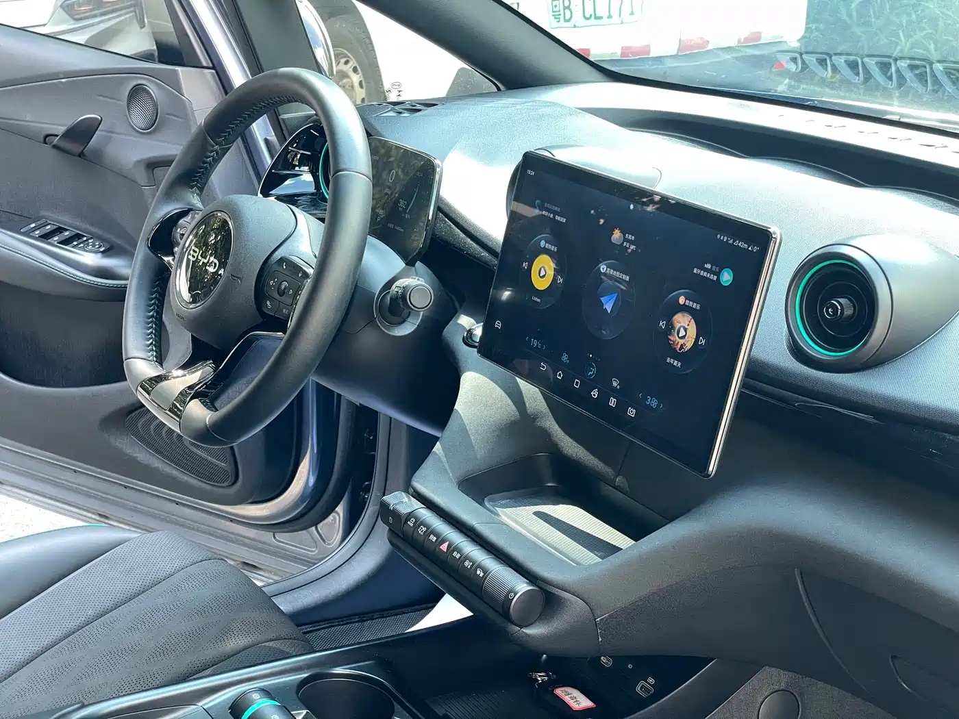 BYD Dolphin 2024 Glory Edition 420km Fashion Edition фото 13