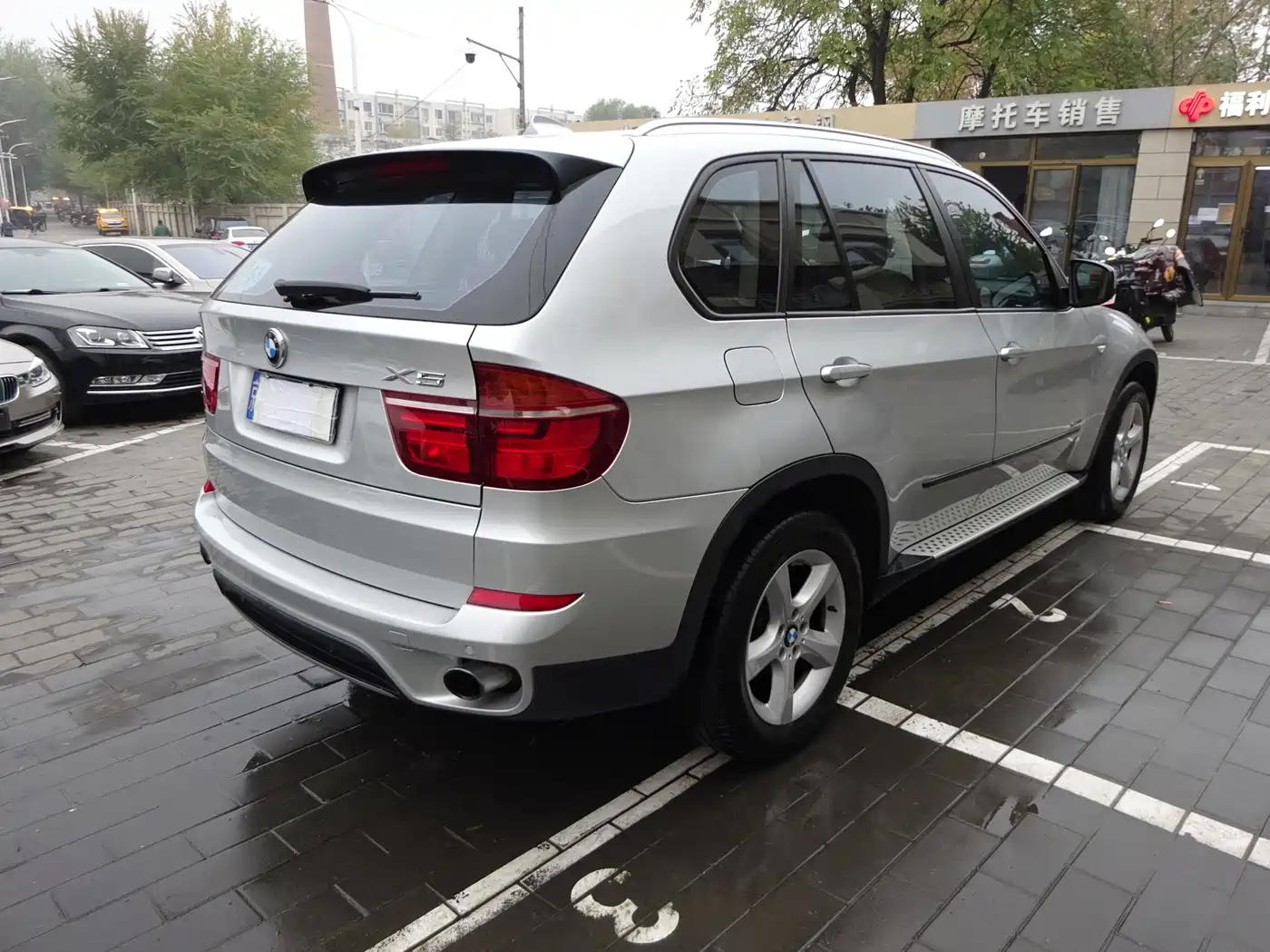 BMW X5 (Import) 2011 xDrive35i Leading Edition фото 8