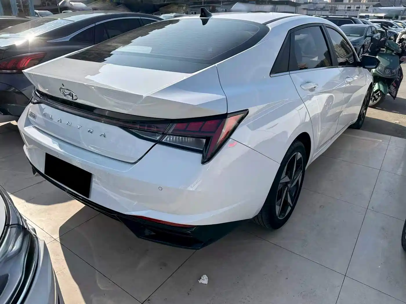 Hyundai Elantra 2021 1.5L CVT GLS Leading Edition фото 12