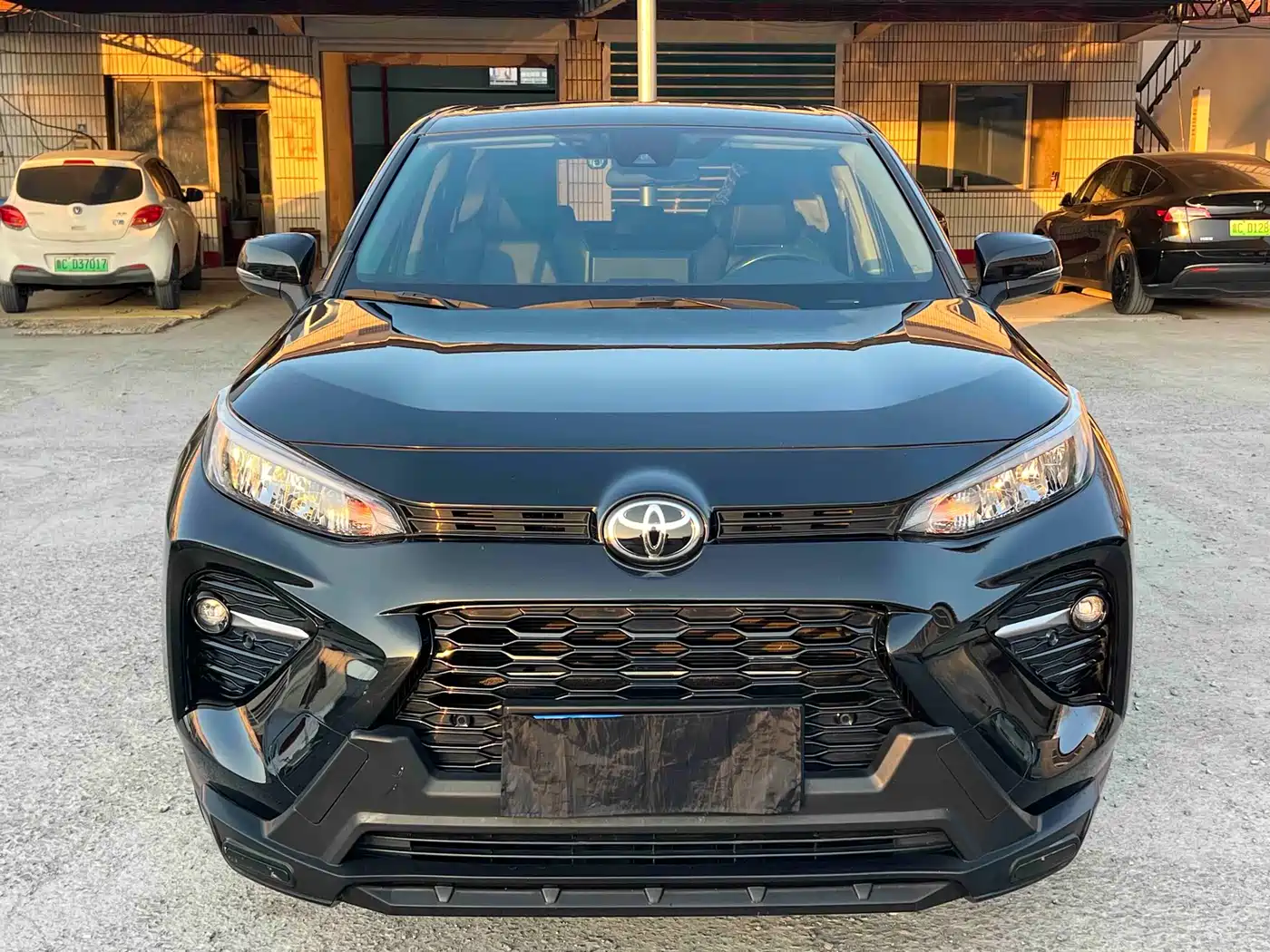 Toyota Wildlander 2022 2.0L CVT FWD Luxury Edition фото 2