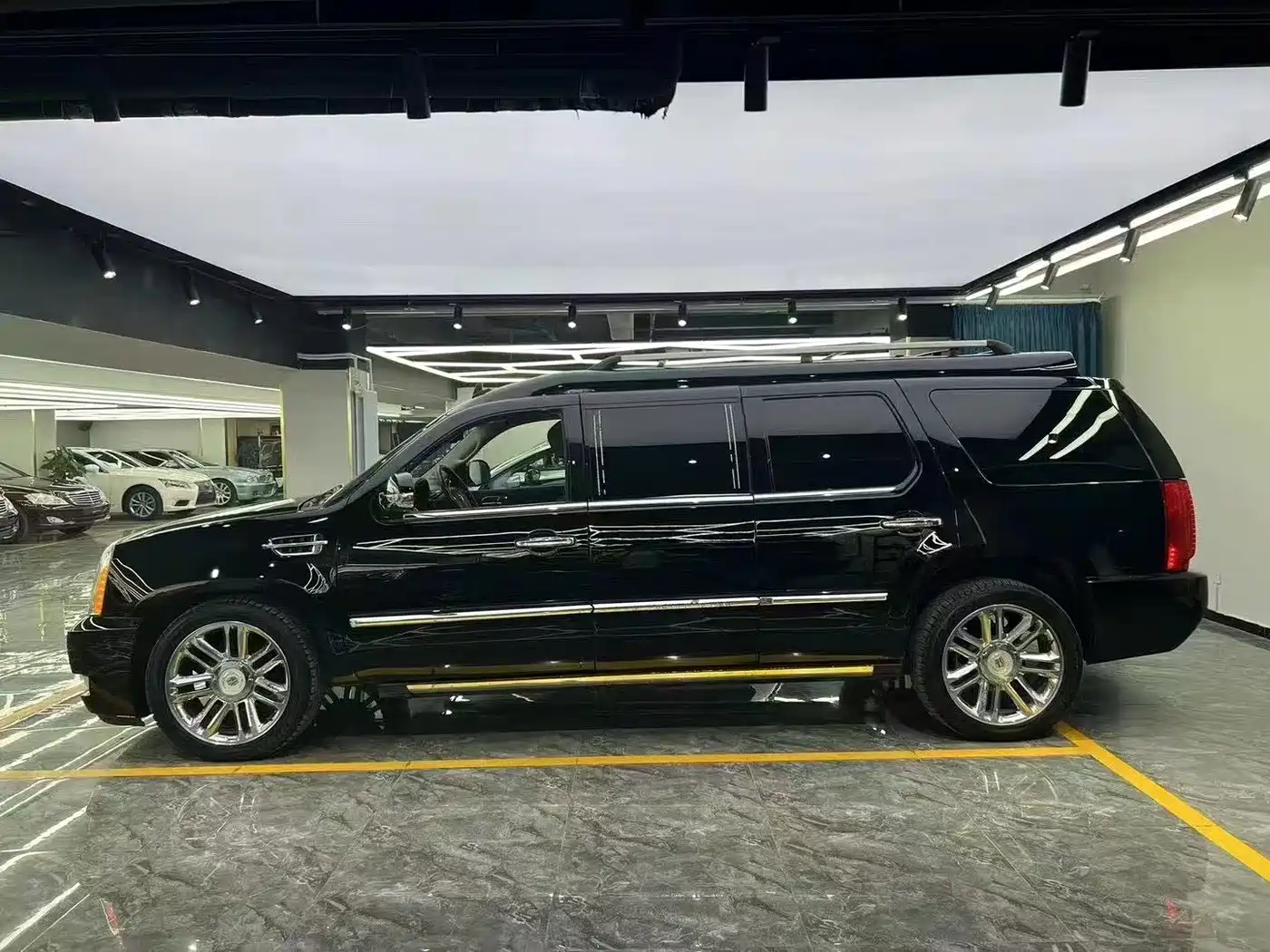 Cadillac Escalade 2013 6.2L ESV Platinum Extended фото 10