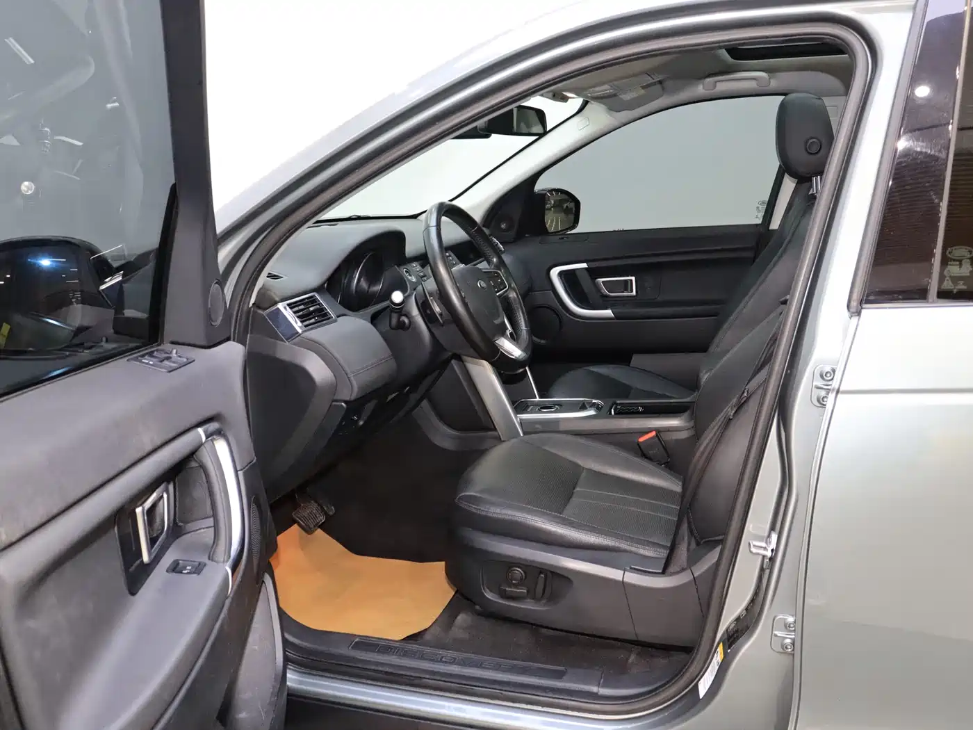 Land Rover Discovery Sport 2018 240PS SE Edition фото 13