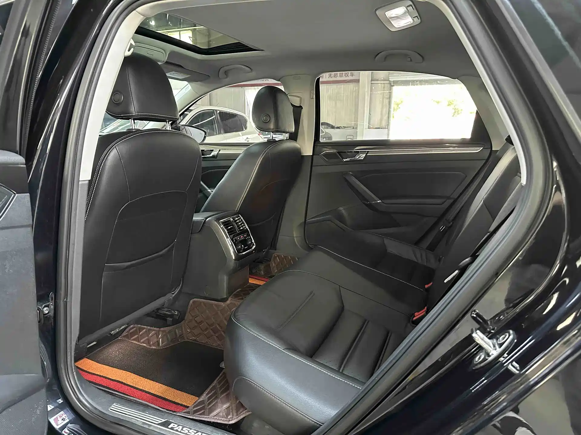 Фото 13 - Volkswagen Passat