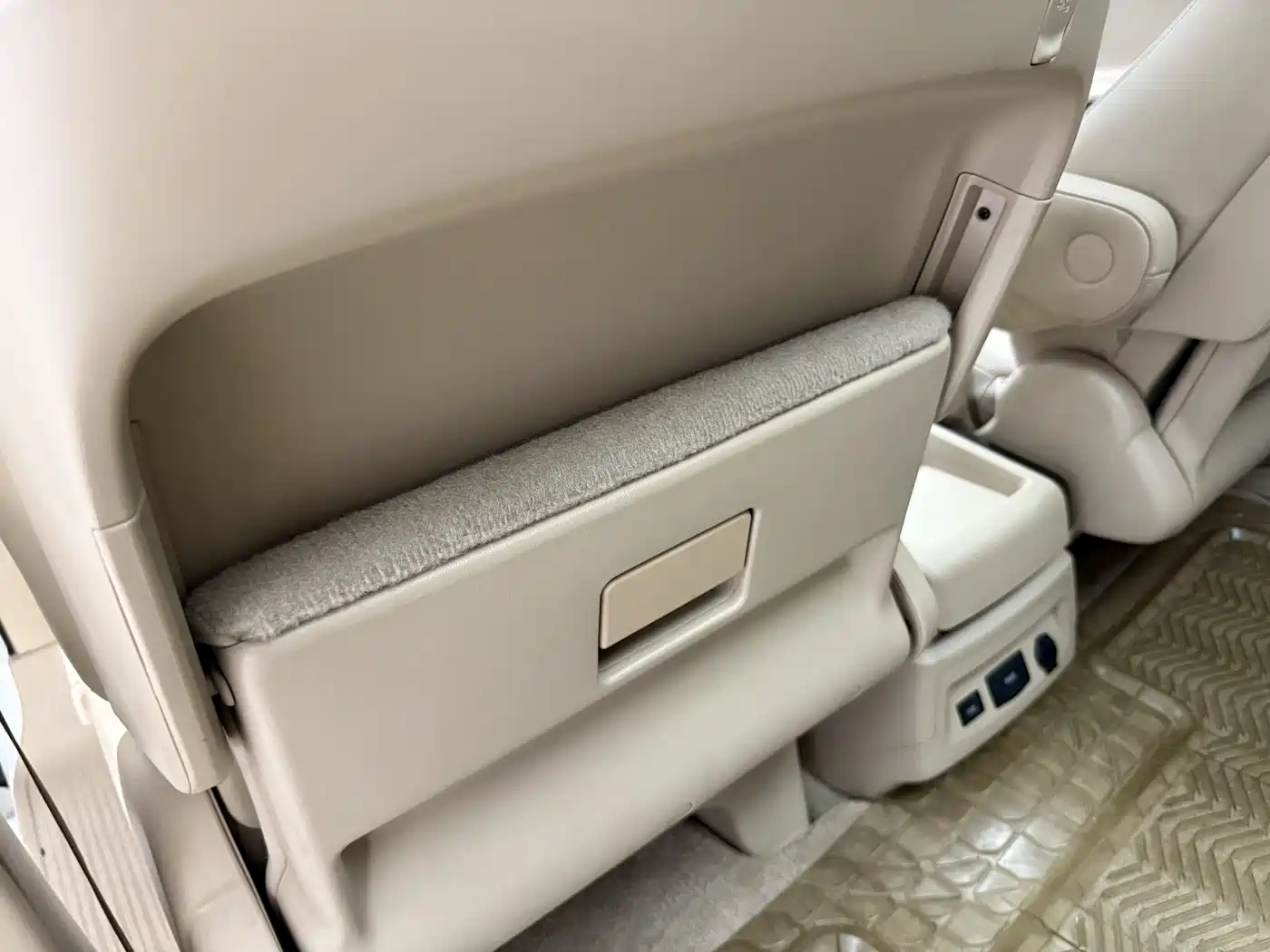Toyota Alphard 2012 3.5L Luxury Edition фото 11