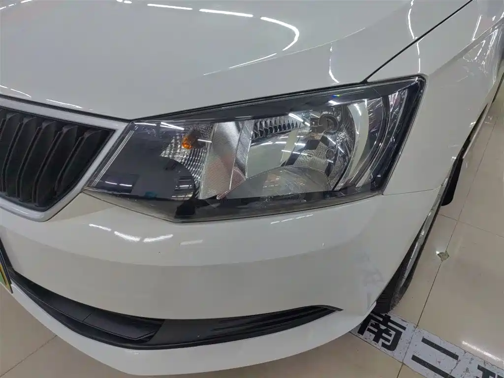 Škoda Fabia 2017 1.4L Auto Car Enjoy Edition фото 24