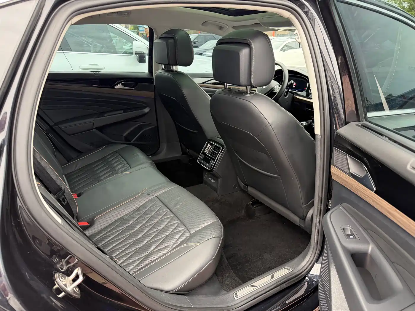 Volkswagen Passat 2019 330TSI Luxury Edition China VI фото 15