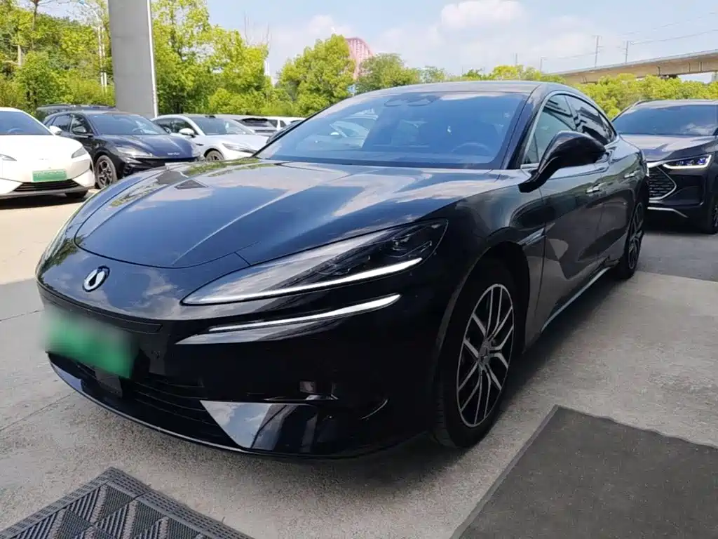 Denza Z9 2024 Model 1100km AWD Max Edition
