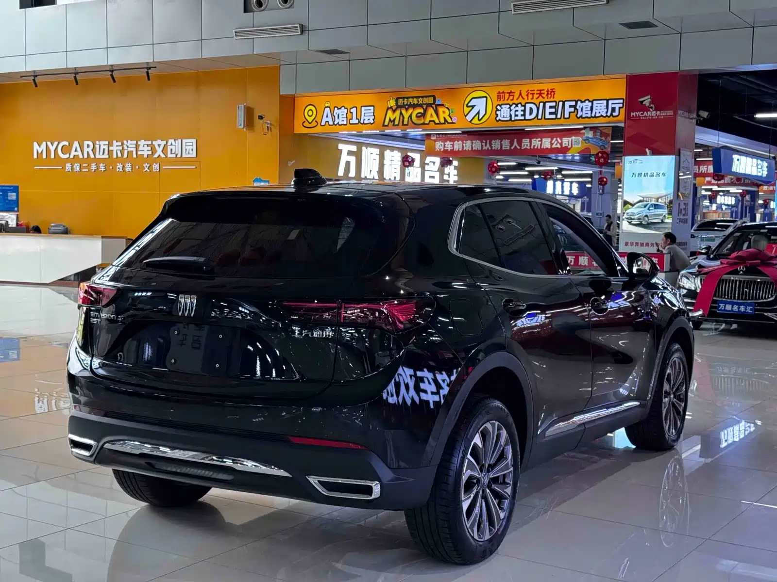 Photo 17 - Buick Envision S