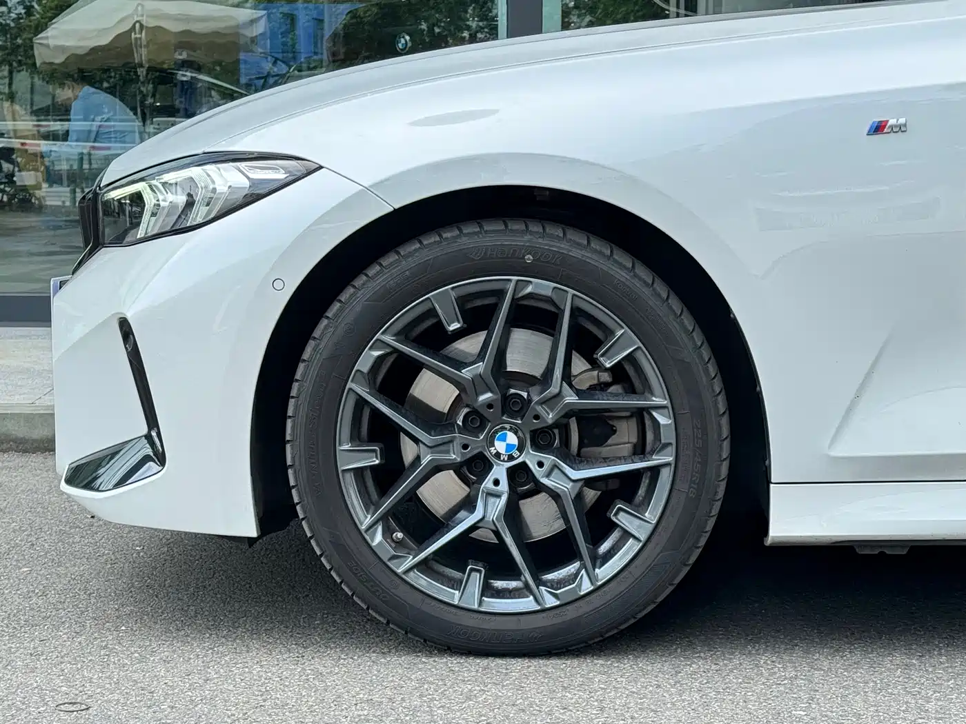 BMW 3 Series 2025 330Li M Sport Night Edition фото 3