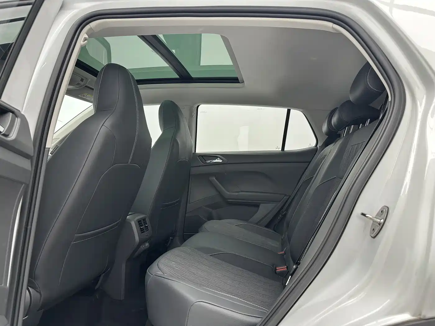 Volkswagen T-Cross 2023 1.5L Auto Comfort Edition фото 6