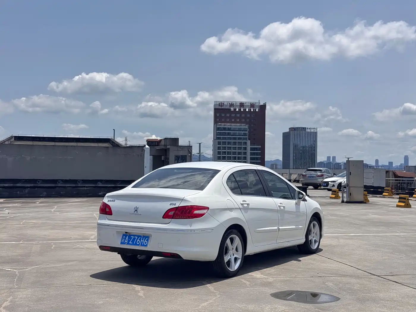 Peugeot 408 2013 2.0L Automatic Comfort Edition фото 4