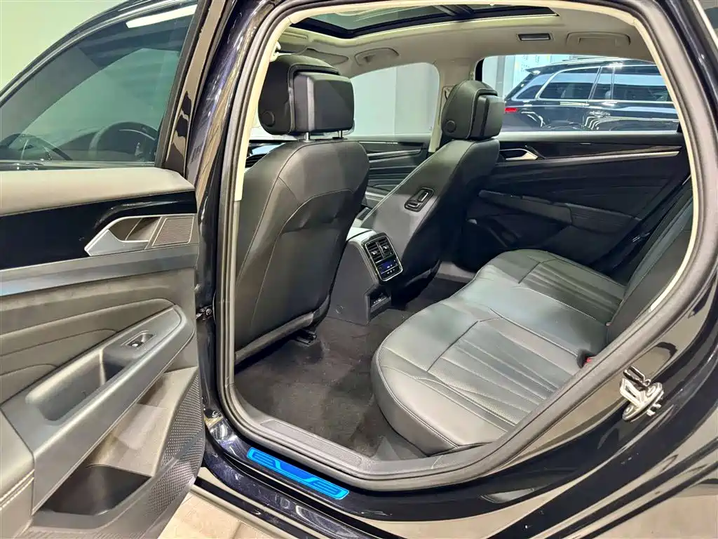 Volkswagen Passat 2025 Outstanding 380TSI Dragon Soaring Edition фото 28