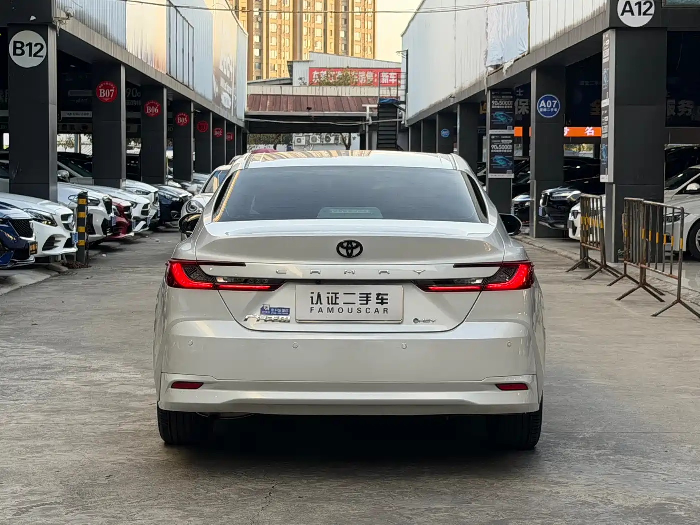 Toyota Camry 2024 Hybrid 2.0HE Elite Edition фото 5