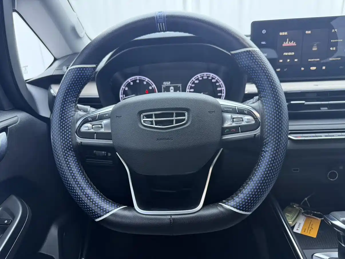 Фото 11 - Geely Vision X3