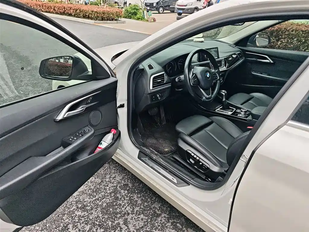 BMW 1 Series 2018 Facelift 118i Design Package фото 12