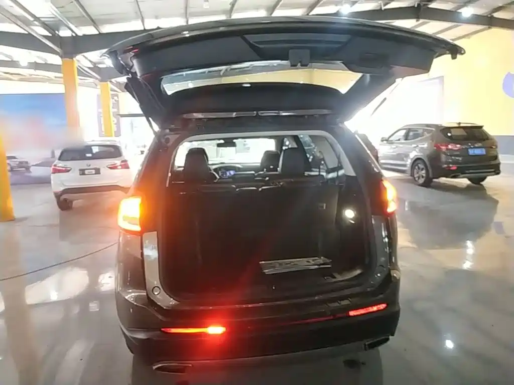 Фото 19 - Ford Edge