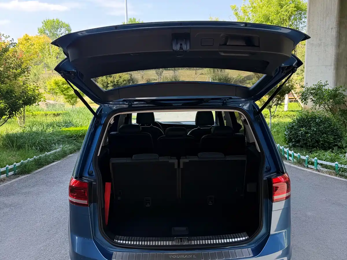 Volkswagen Touran 2018 Touran L 280TSI DSG Comfort 7-seater China V фото 13