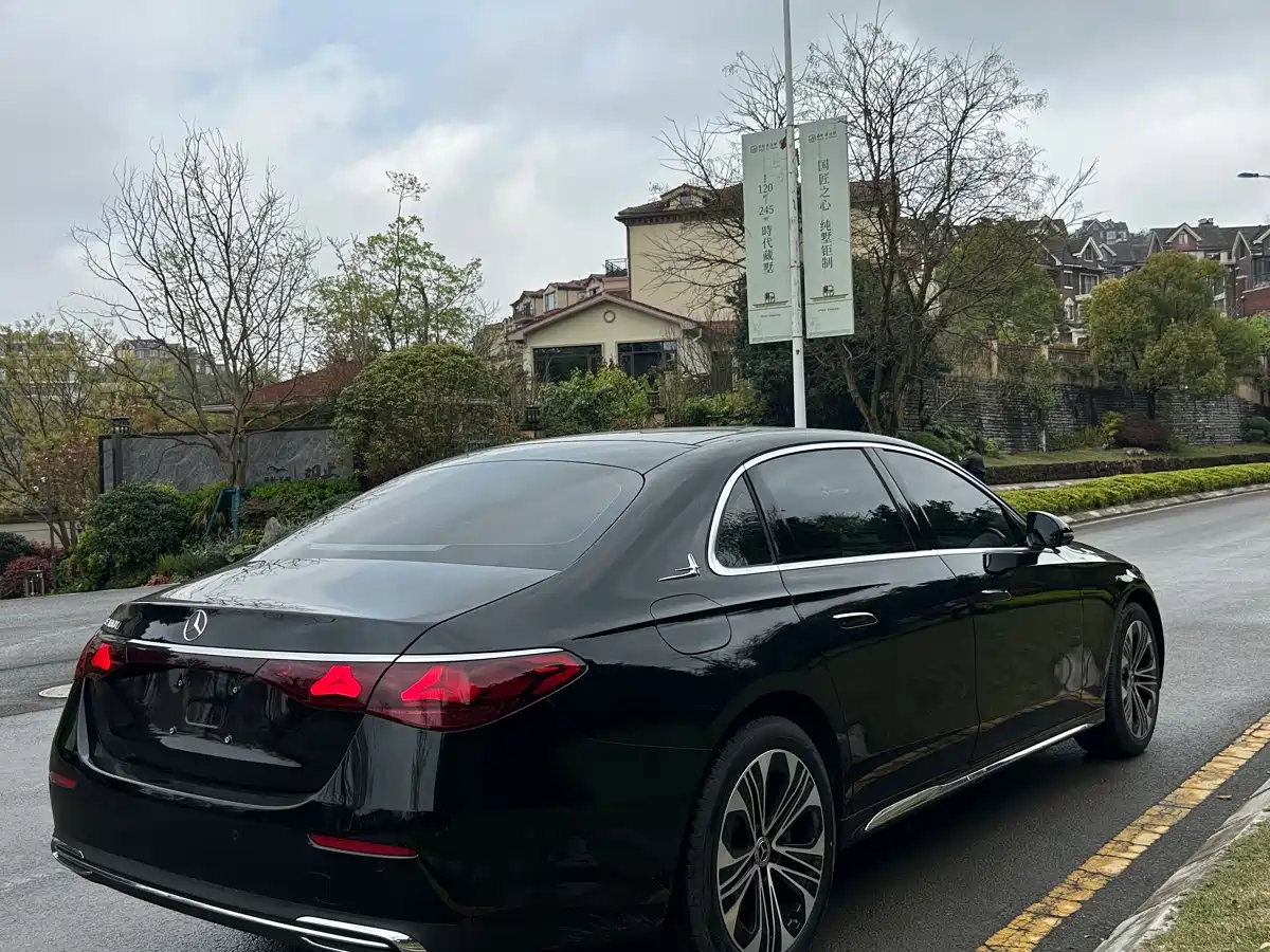 Mercedes-Benz E-Class 2026 E 300 L Luxury фото 4
