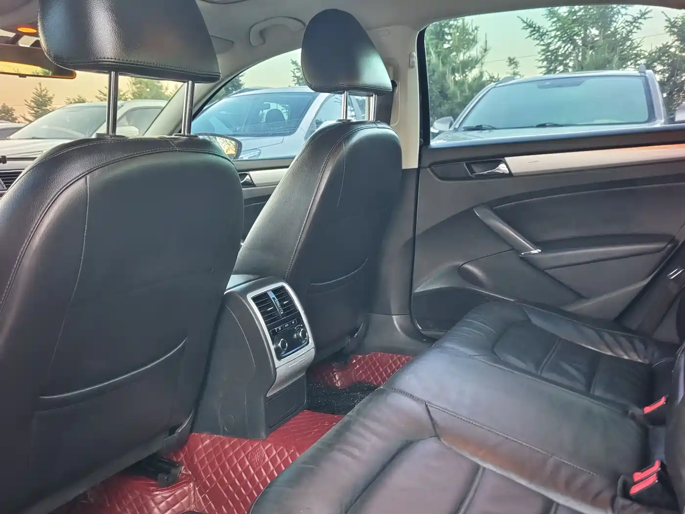 Volkswagen Passat 2015 1.8TSI DSG Honor Edition фото 6