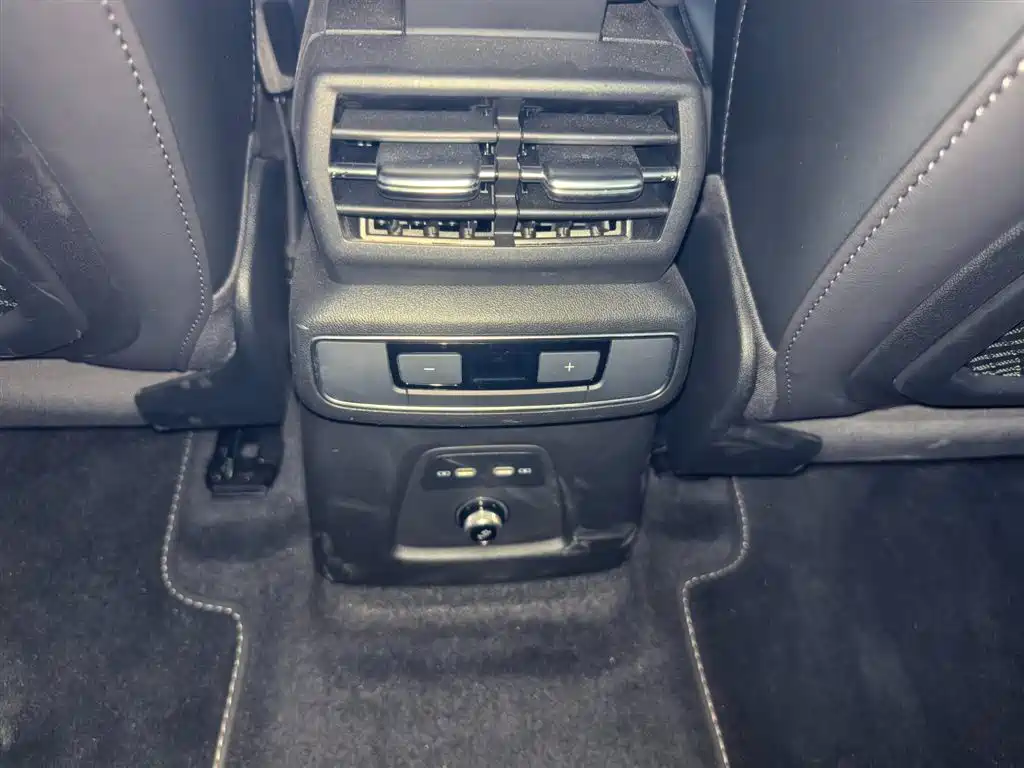 Audi Q4 e-tron 2024 40 e-tron Pioneer Edition фото 11