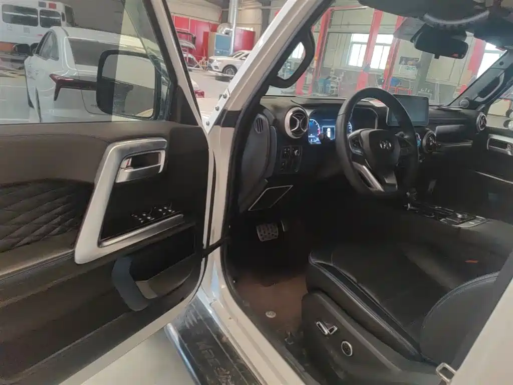 BAIC ORV Beijing Offroad BJ40 2019 PLUS 2.3T Automatic 4WD Luxury Edition China VI фото 12