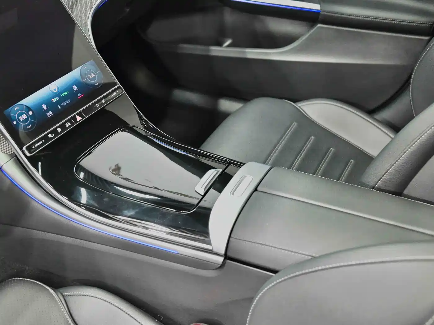 Mercedes-Benz C-Class New Energy 2023 C 350 eL фото 9
