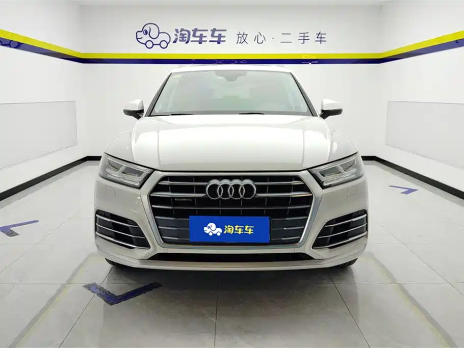 Audi Q5L 2020 Facelift 40 TFSI Honor Fashion фото 2