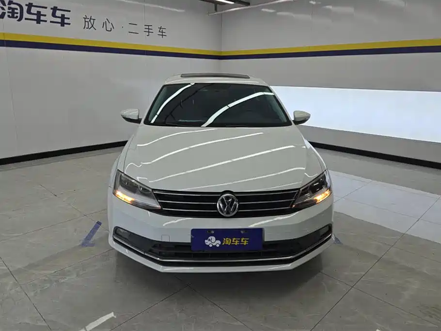 Volkswagen Sagitar 2015 230TSI Automatic Comfort фото 2
