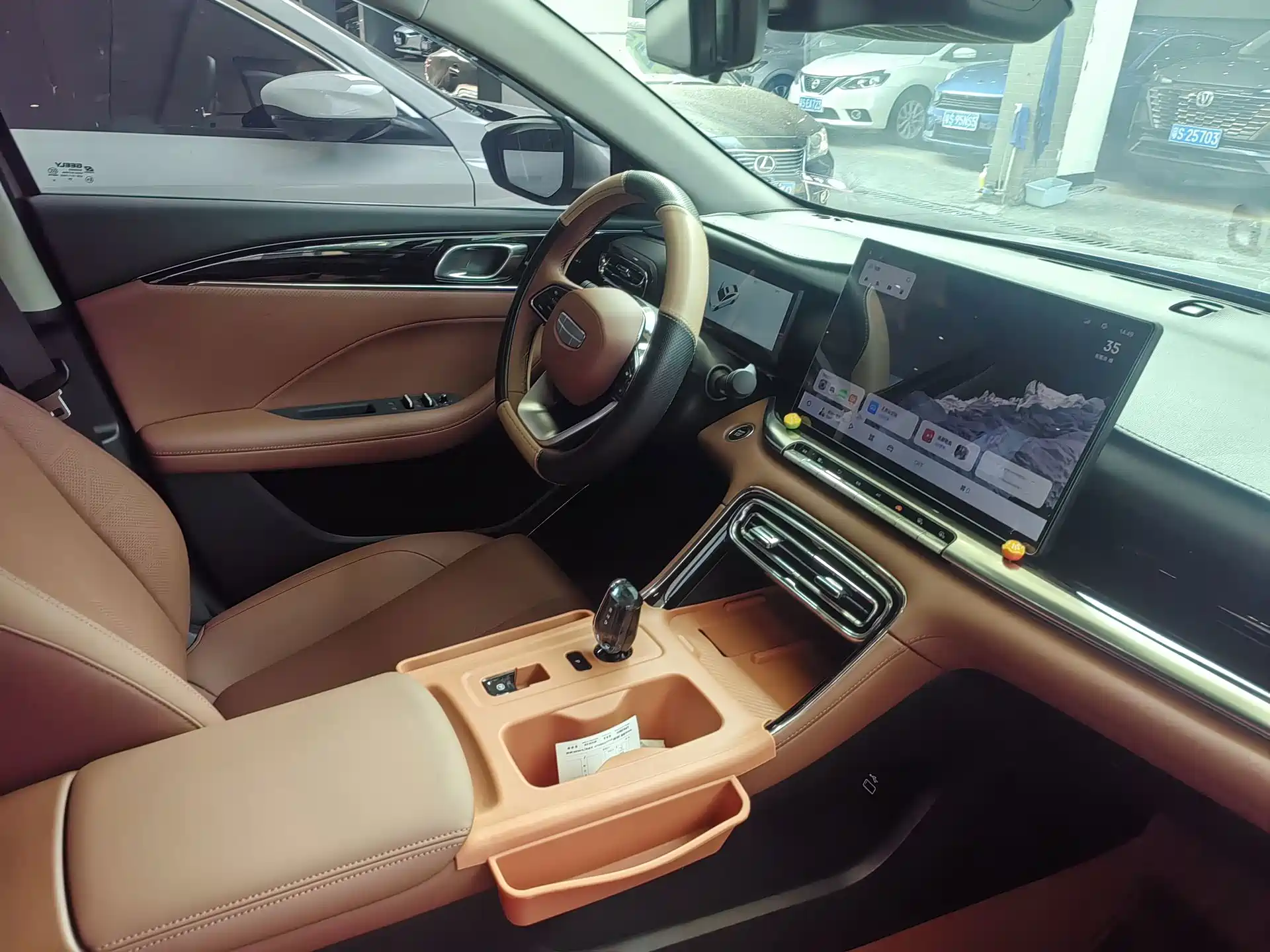 Фото 4 - Geely Emgrand