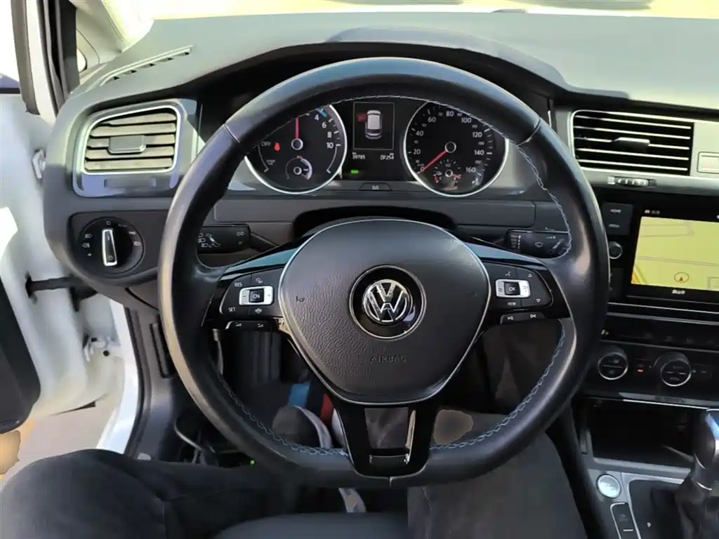VOLKSWAGEN GOLF*PURE ELECTRICITY