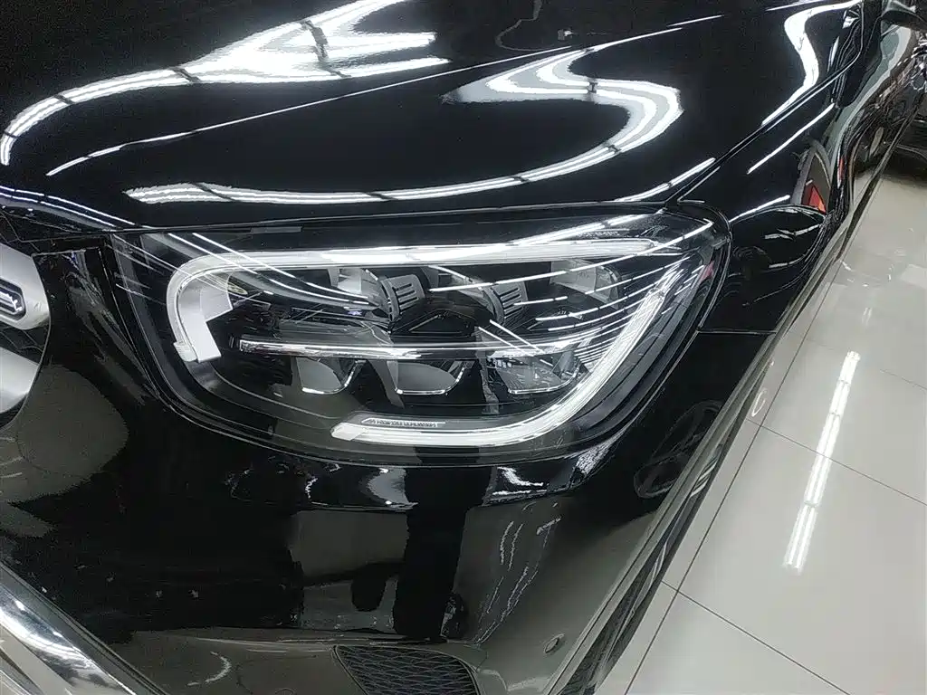MERCEDES-BENZ GLC