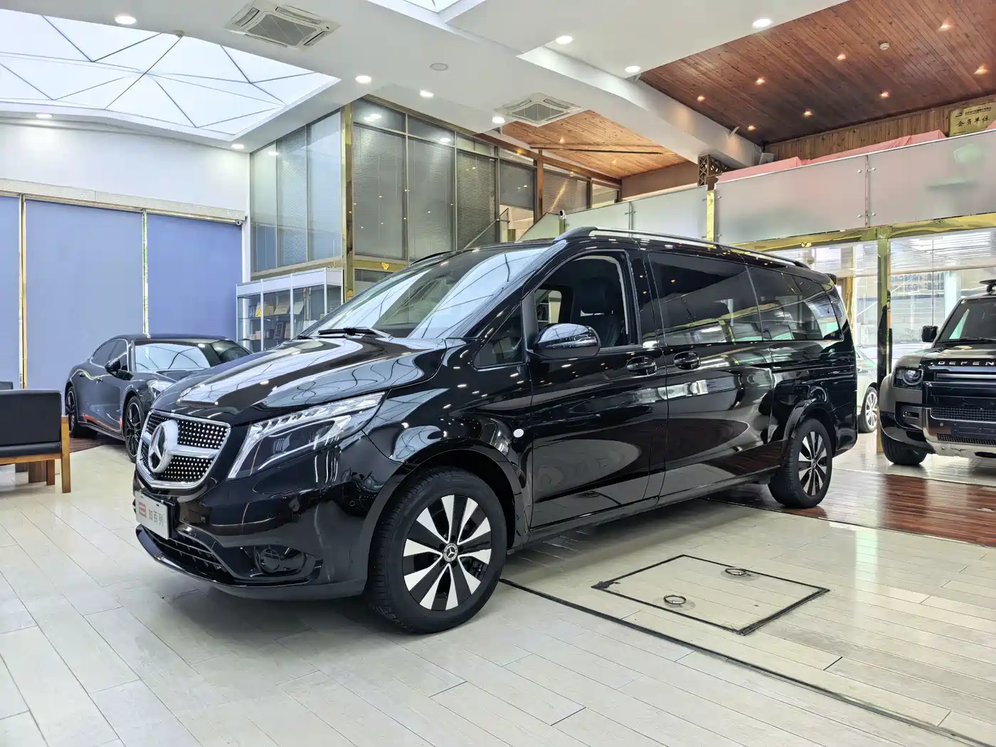 Mercedes-Benz Vito 2023 2.0T Business 7-Seater