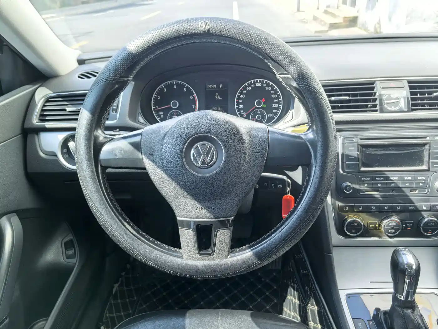 Volkswagen Passat 2013 1.8TSI DSG Zunrong фото 8