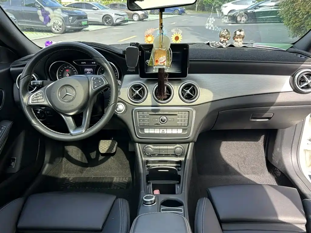 Mercedes-Benz CLA (Import) 2017 CLA 200 Dynamic фото 6
