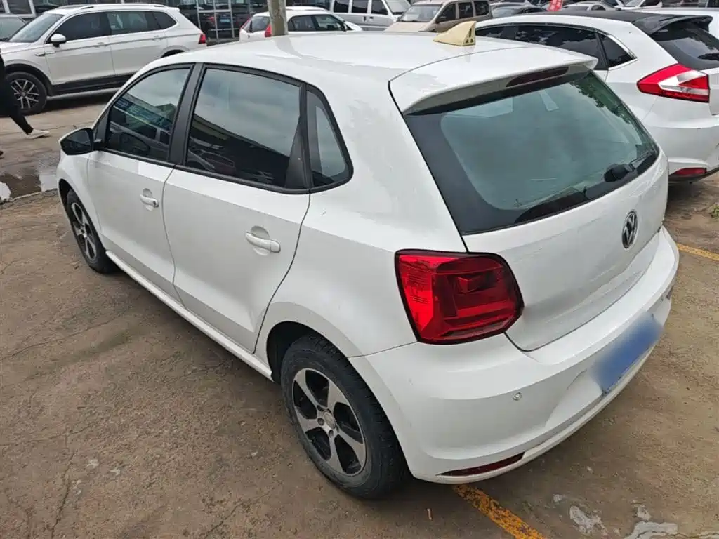 Volkswagen Polo 2014 1.4L Manual Trend Edition фото 5