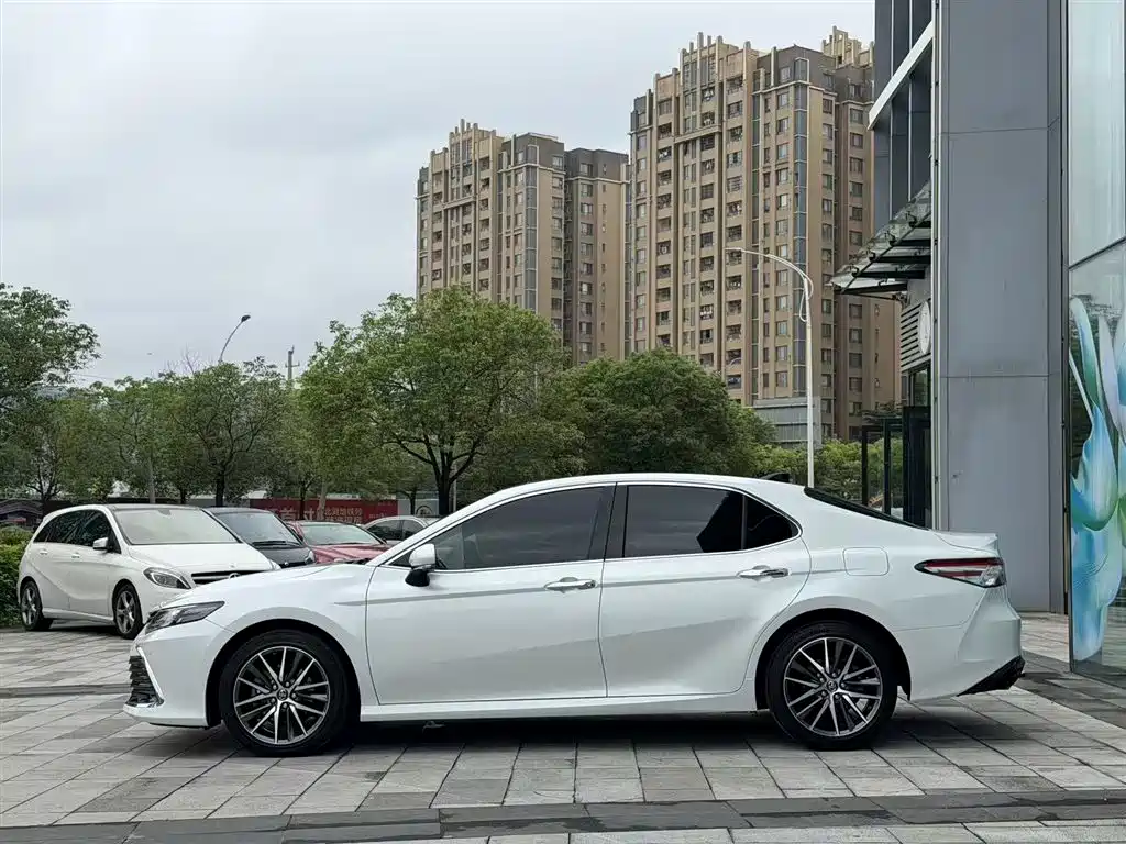 Toyota Camry 2021 2.5G Luxury Edition фото 8
