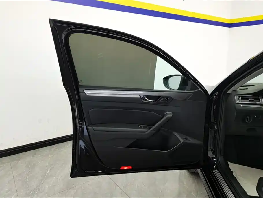 Volkswagen Passat 2017 330TSI DSG Prestige фото 7